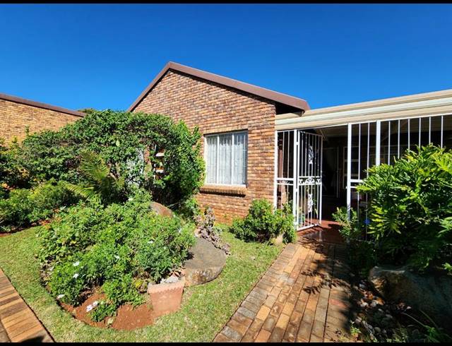 2 BEDROOM TOWNHOUSE FOR SALE IN CLARINA